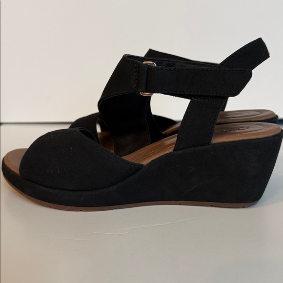 Unstructured by Clark’s.  Black wedge sandal.  Size 8.5 M - Picture 6 of 9
